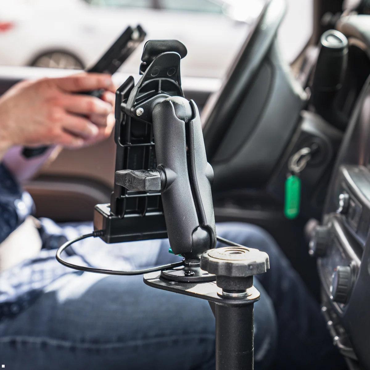 RAM Mounts Halte-Clip für Uni-Conn IntelliSkin Tablets (RAM-HOL-U1U), Tablet eingesetzt